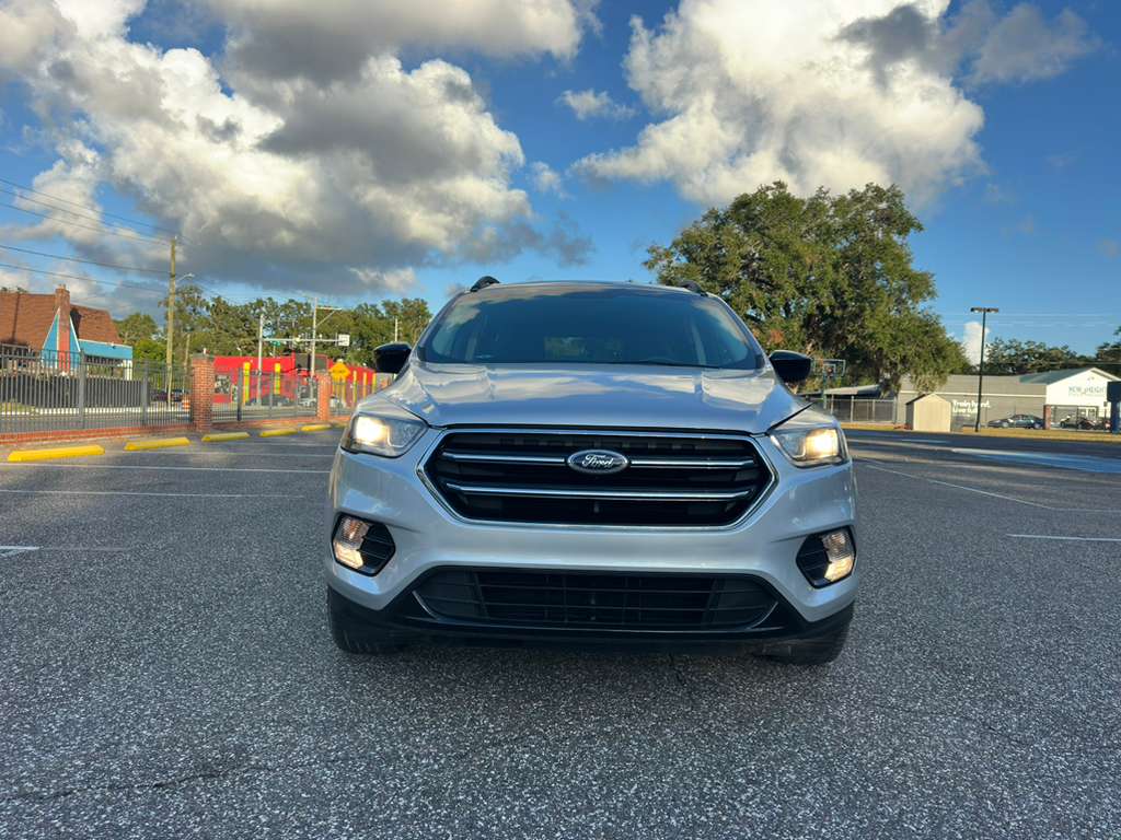 
								Ford Escape full									